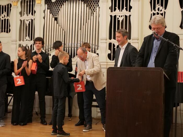 Konzert Bundespreisträger "Jugend musiziert 2025", Oberbürgermeister Specht gratuliert