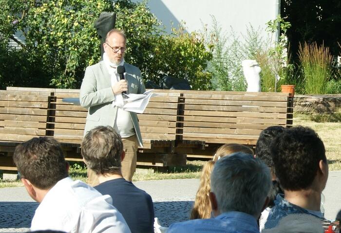 Dirk Grunert würdigt Teilnehmende der Jugendakademie 2025