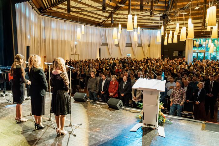 Einbürgerungsfeier 2025 - Singen der Nationalhymne