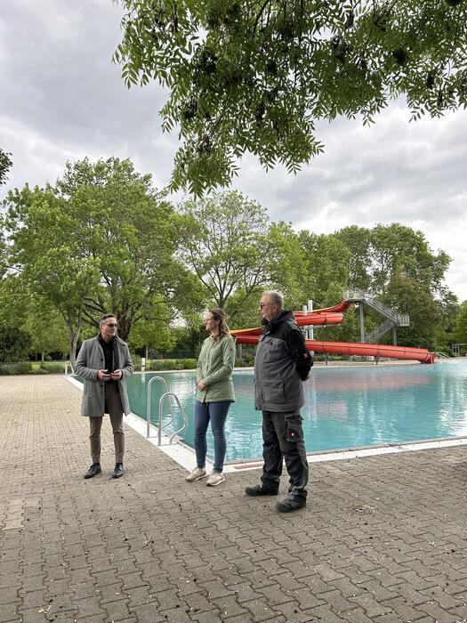 Bürgermeister Eisenhauer bei Eröffnung der Freibadsaison 2026