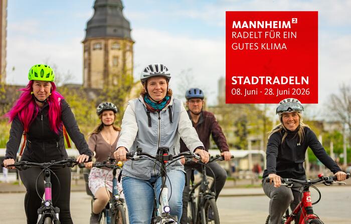 Fünf Fahrradfahrende auf dem alten Messplatz