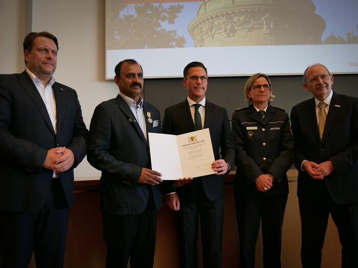 Landtagsabgeordneter Boris Weirauch MdL, der Geehrte Muhammad Afzal, Stv. Ministerpräsident und Innenminister Manuel Hagel MdL, Polizeipräsidentin Ulrike Schäfer und Oberbürgermeister Christian Specht