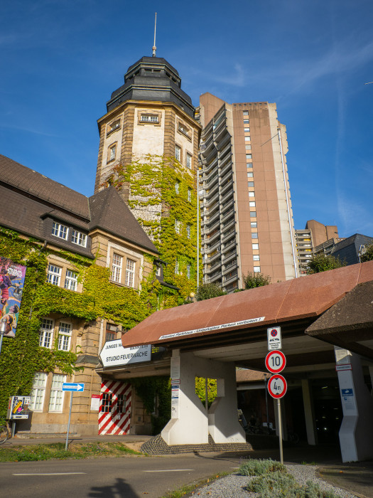 Einfahrt zum Parkhaus neben der Alten Feuerwache.