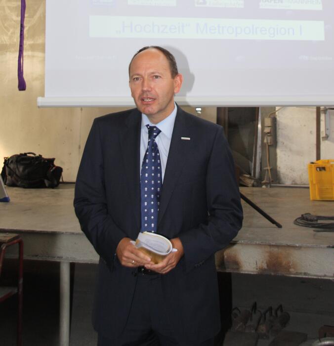 Erster Bürgermeister und Feuerwehr-Dezernent zum neuen Feuerlöschboot