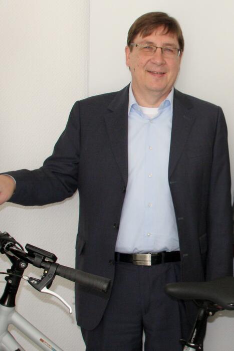 Bürgermeister Lothar Quast bei der Pressekonferenz zur Radverkehrsförderung