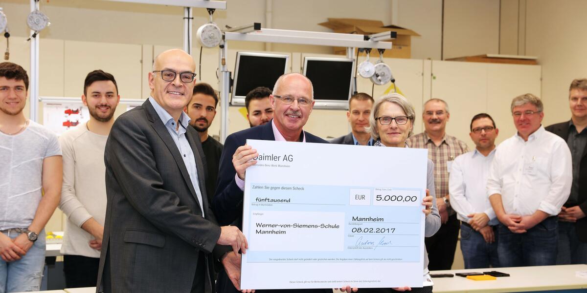 Daimler Unterstutzt Berufsschulstandort Mannheim De